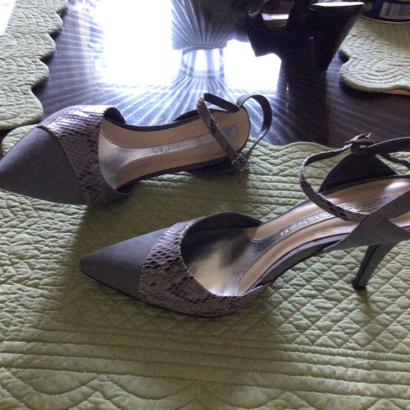 SOLE OBSESSION Grey Pumps size 9 - Picture 1 of 4